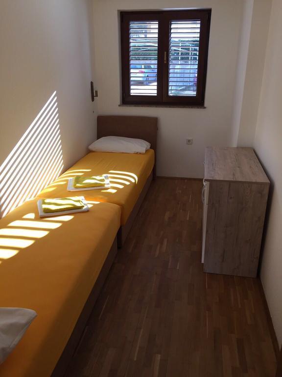 Apartments Dupin Baška Exteriör bild